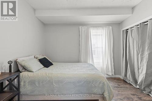 69 Wellington Street N, Thorold, ON - Indoor Photo Showing Bedroom