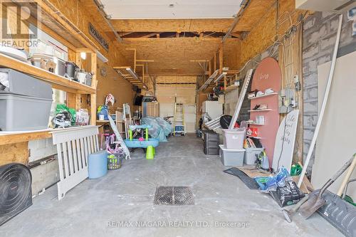 69 Wellington Street N, Thorold, ON - Indoor Photo Showing Garage