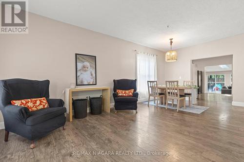 69 Wellington Street N, Thorold, ON - Indoor Photo Showing Living Room