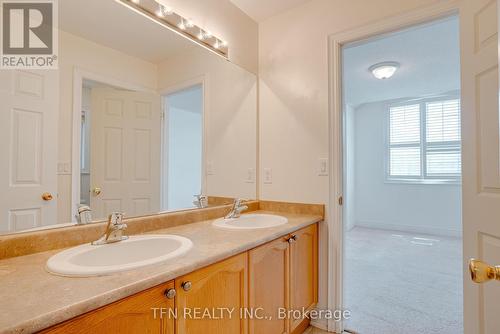 123 Kane Crescent, Aurora, ON - Indoor Photo Showing Bathroom