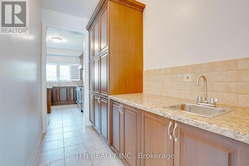 123 Kane Crescent, Aurora, ON - Indoor Photo Showing Kitchen