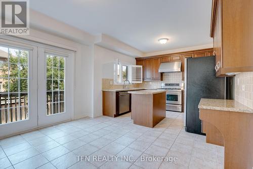 123 Kane Crescent, Aurora, ON - Indoor Photo Showing Kitchen