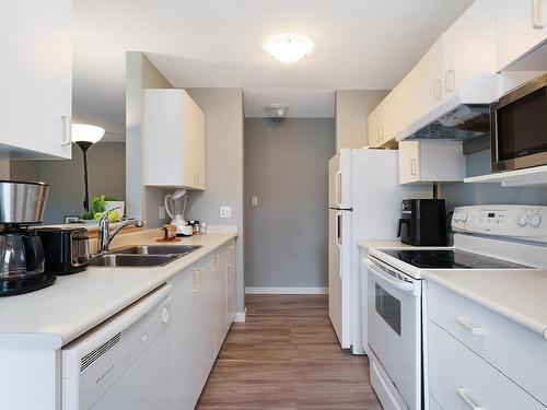 201A-698 Aspen Rd, Comox, BC - Indoor Photo Showing Kitchen With Double Sink