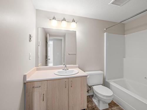 104-840 Braidwood Rd, Courtenay, BC - Indoor Photo Showing Bathroom