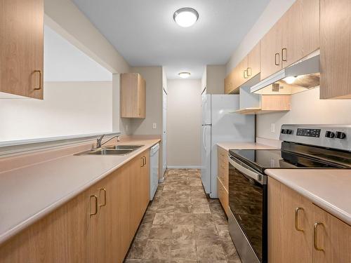 104-840 Braidwood Rd, Courtenay, BC - Indoor Photo Showing Kitchen With Double Sink