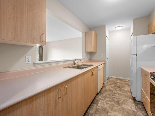 104-840 Braidwood Rd, Courtenay, BC - Indoor Photo Showing Kitchen With Double Sink