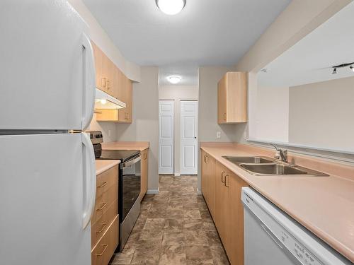 104-840 Braidwood Rd, Courtenay, BC - Indoor Photo Showing Kitchen With Double Sink