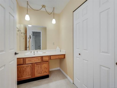 202-1204 Fairfield Rd, Victoria, BC - Indoor Photo Showing Bathroom