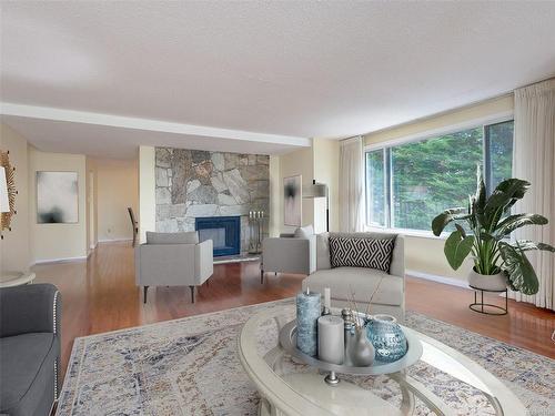 202-1204 Fairfield Rd, Victoria, BC - Indoor Photo Showing Living Room With Fireplace