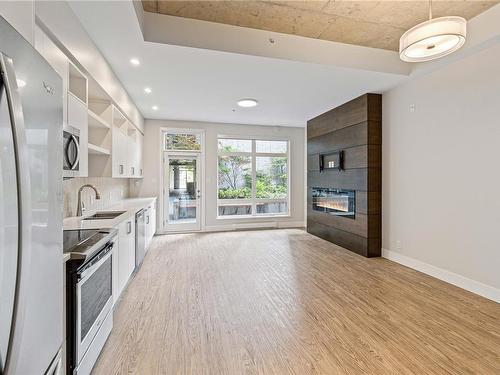 102-91 Chapel St, Nanaimo, BC - Indoor Photo Showing Kitchen With Upgraded Kitchen