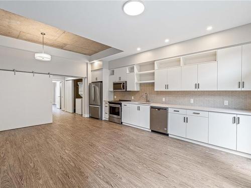 102-91 Chapel St, Nanaimo, BC - Indoor Photo Showing Kitchen With Stainless Steel Kitchen