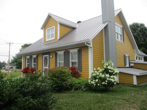 FaÃ§ade - 196 Ch. Des Pionniers E., L'Islet, QC 