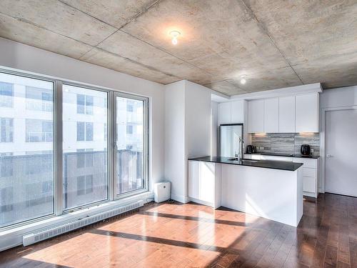 Living room - 1113-2300 Rue Tupper, Montréal (Ville-Marie), QC - Indoor Photo Showing Kitchen