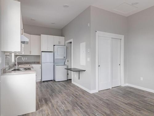 531 Kennedy St, Nanaimo, BC - Indoor Photo Showing Kitchen With Double Sink