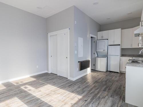 531 Kennedy St, Nanaimo, BC - Indoor Photo Showing Kitchen With Double Sink