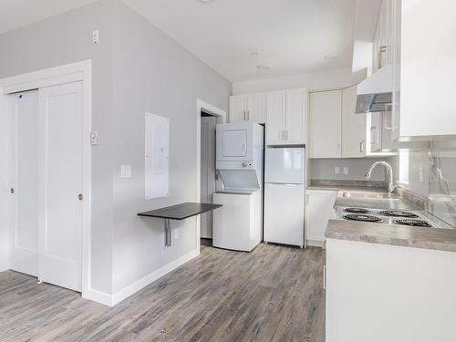 531 Kennedy St, Nanaimo, BC - Indoor Photo Showing Kitchen With Double Sink