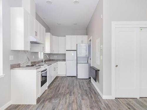 531 Kennedy St, Nanaimo, BC - Indoor Photo Showing Kitchen With Double Sink