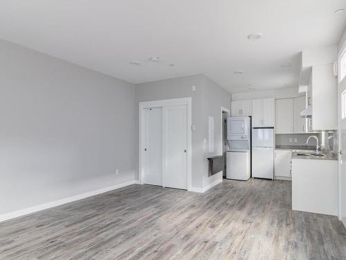 531 Kennedy St, Nanaimo, BC - Indoor Photo Showing Kitchen With Double Sink