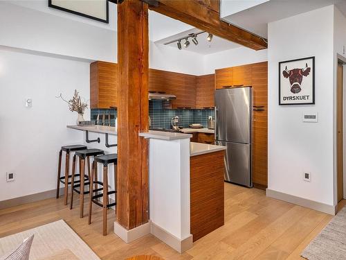 317-599 Pandora Ave, Victoria, BC - Indoor Photo Showing Kitchen