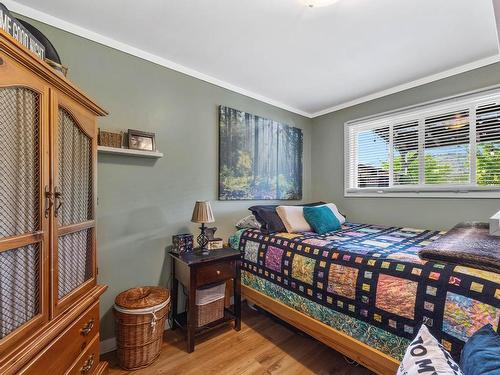 2465 Glenview Ave, Kamloops, BC - Indoor Photo Showing Bedroom