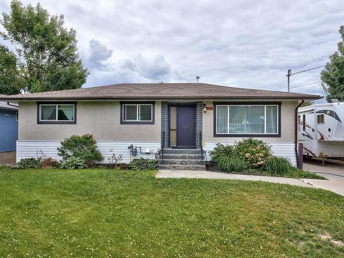 2465 Glenview Ave, Kamloops, BC - Outdoor With Facade