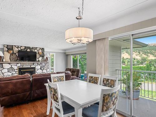 211 Blueberry Place, Kamloops, BC - Indoor Photo Showing Dining Room