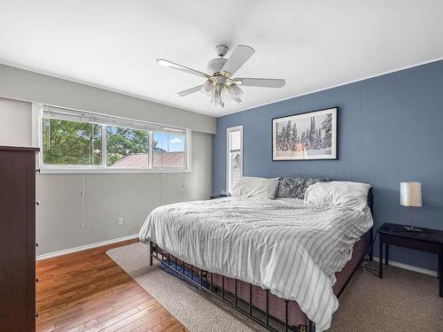 211 Blueberry Place, Kamloops, BC - Indoor Photo Showing Bedroom