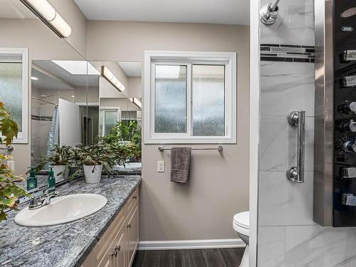 211 Blueberry Place, Kamloops, BC - Indoor Photo Showing Bathroom