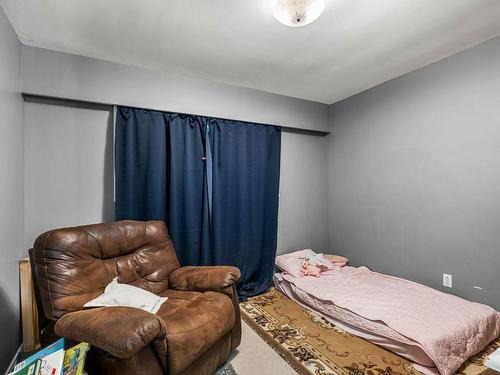 211 Blueberry Place, Kamloops, BC - Indoor Photo Showing Bedroom