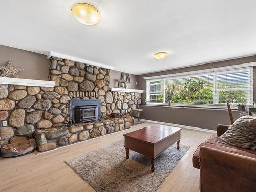 211 Blueberry Place, Kamloops, BC - Indoor Photo Showing Living Room With Fireplace