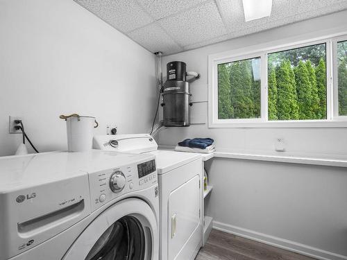 211 Blueberry Place, Kamloops, BC - Indoor Photo Showing Laundry Room