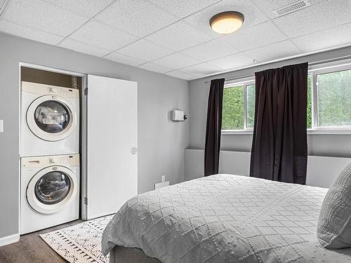 211 Blueberry Place, Kamloops, BC - Indoor Photo Showing Laundry Room