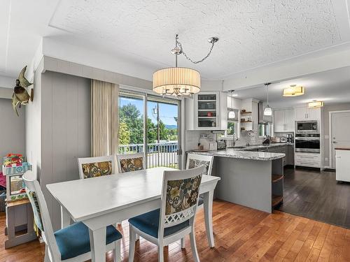 211 Blueberry Place, Kamloops, BC - Indoor Photo Showing Dining Room