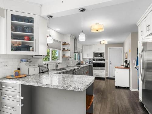 211 Blueberry Place, Kamloops, BC - Indoor Photo Showing Kitchen With Upgraded Kitchen