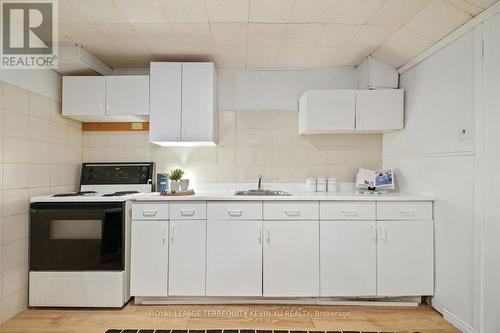 271 Lech Walesa Drive, Mississauga (Fairview), ON - Indoor Photo Showing Kitchen