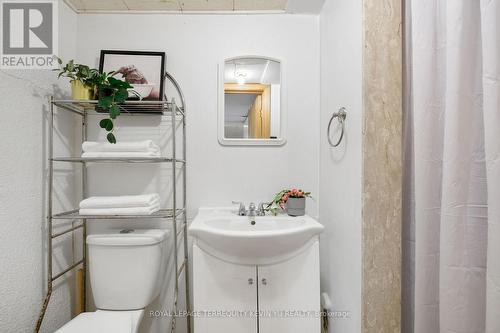 271 Lech Walesa Drive, Mississauga (Fairview), ON - Indoor Photo Showing Bathroom