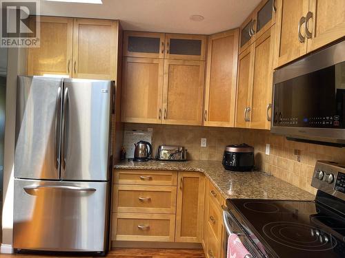 1612 Staple  Crescent, Cranbrook, BC - Indoor Photo Showing Kitchen