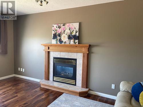 1612 Staple  Crescent, Cranbrook, BC - Indoor Photo Showing Living Room With Fireplace