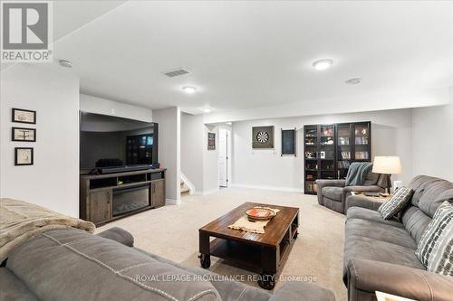 16 Oak Ridge Drive, Quinte West, ON - Indoor Photo Showing Living Room