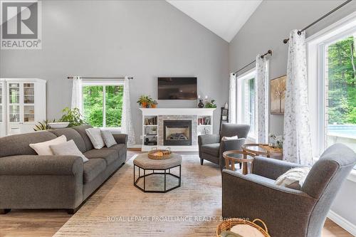 16 Oak Ridge Drive, Quinte West, ON - Indoor Photo Showing Living Room With Fireplace