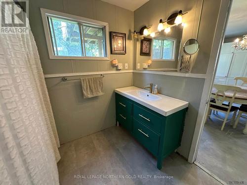 638 Government Road W, Kirkland Lake, ON - Indoor Photo Showing Bathroom