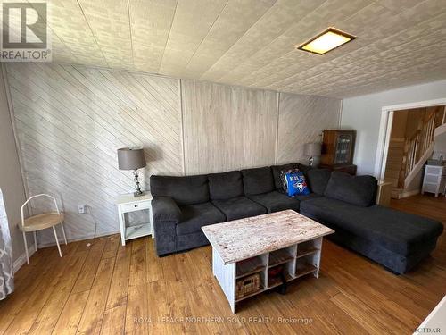 638 Government Road W, Kirkland Lake, ON - Indoor Photo Showing Living Room