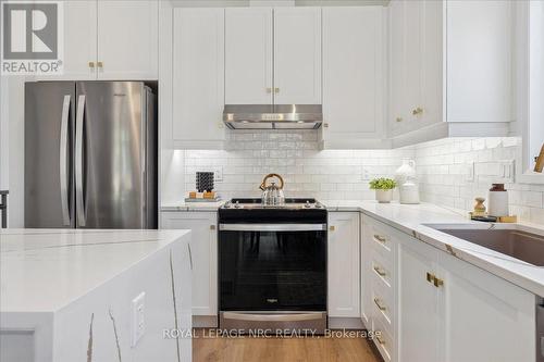 7 Beachwalk Crescent, Fort Erie, ON - Indoor Photo Showing Kitchen With Upgraded Kitchen