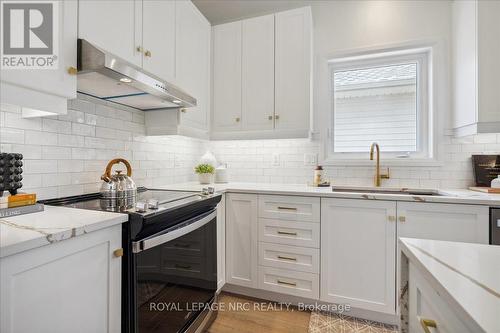 7 Beachwalk Crescent, Fort Erie, ON - Indoor Photo Showing Kitchen With Upgraded Kitchen