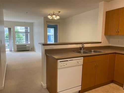 203-563 Yates Road, Kelowna, BC - Indoor Photo Showing Kitchen With Double Sink