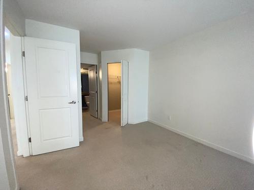 203-563 Yates Road, Kelowna, BC - Indoor Photo Showing Other Room