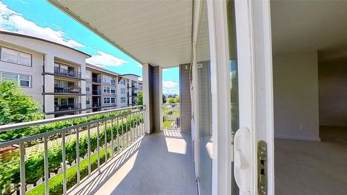 203-563 Yates Road, Kelowna, BC - Indoor Photo Showing Other Room