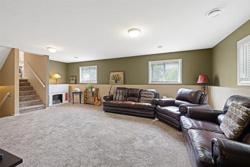 32-2210 Horizon Drive, West Kelowna, BC - Indoor Photo Showing Living Room