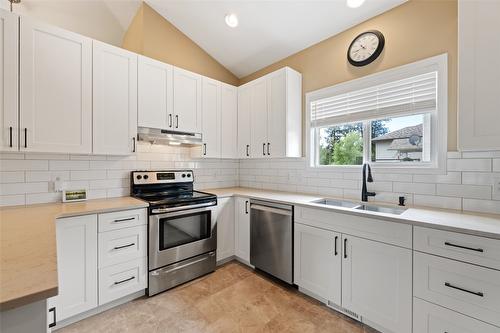 32-2210 Horizon Drive, West Kelowna, BC - Indoor Photo Showing Kitchen With Stainless Steel Kitchen With Double Sink With Upgraded Kitchen