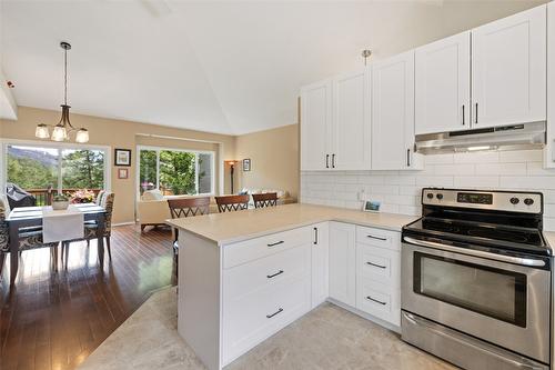 32-2210 Horizon Drive, West Kelowna, BC - Indoor Photo Showing Kitchen With Stainless Steel Kitchen